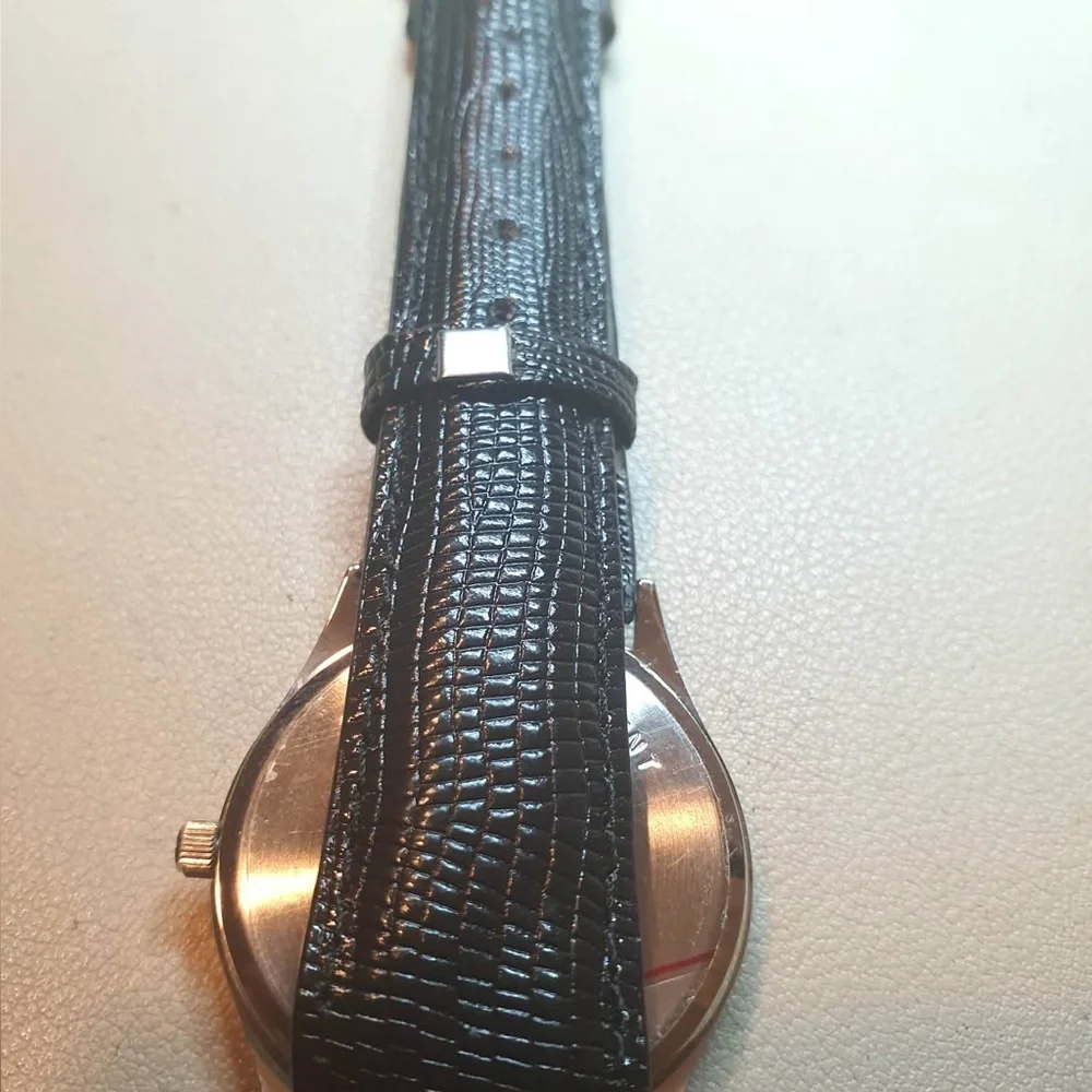 🦋10/$20🦋 Vtg 1991 Kelloggs Toucan Sam Silver/Pink Leather Women's Watch - Picture 4 of 5